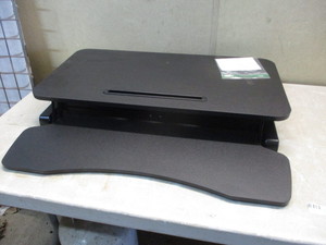 lot 18 image: Hydraulic Lift Computer Desk