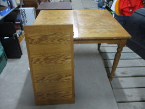 lot 34 image: Kitchen Table and 1 Leaf