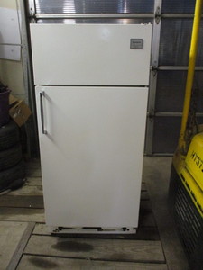 lot 35 image: 12 Cu Ft Working RefridgeratorFreezer
