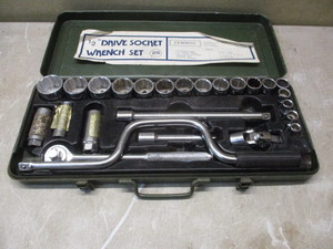 lot 46 image: 12 Drive Socket Set