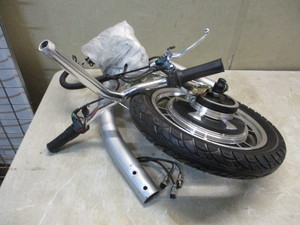 lot 124 image: New 3 Wheel Scooter Front Headset and controls with key