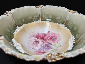 lot 509 image: Antique RS Prussia Floral Bowl