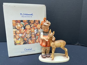 lot 534 image: Hummel Figurine Friends