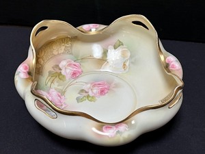lot 532 image: Beautiful Antique R.S. Prussia Bowl