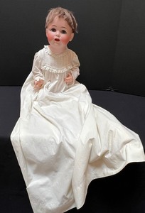 lot 533 image: Vintage German Kestner Doll