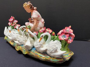lot 504 image: Lovely Vintage Mollica Planter
