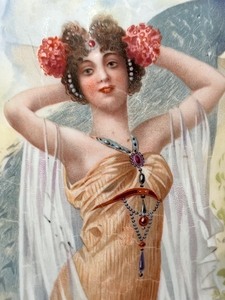 lot 510 image: Beautiful Vintage German Portrait Double Handled Vase