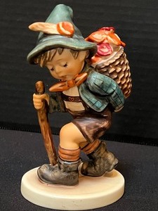 lot 557 image: Two Hummel Figurines Hummel Globetrotter Figurine & Hummel Flower Vendor Figurine