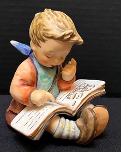 lot 554 image: Pair of Hummel Figurines - Hummel Bookworm Figurine and Hummel Thoughtful