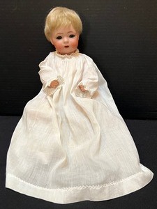 lot 553 image: Vintage Simon Halbig Doll