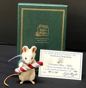 lot 546 image: R. John Wright Christmas Mouse - Nibbles