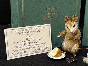 lot 547 image: R. John Wright Tom Thumb & R. John Wright Hunca Munca Mice Figurines