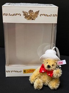 lot 529 image: Steiff 2005 Limited Edition Teddy Bear Ornament - 668036