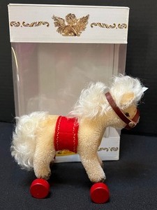 lot 527 image: Steiff 2005 Limited Edition Horse Ornament - 668067