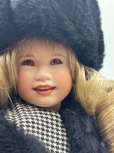 lot 583 image: Wendy Lawton Doll Joy for the Journey