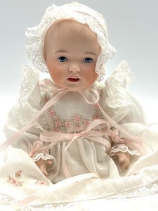 lot 586 image: Wendy Lawton Doll Tiny Hilda