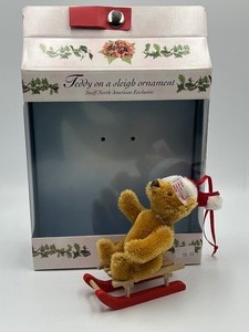 lot 574 image: Steiff Teddy Bear on Sleigh 2003 Ornament with Box