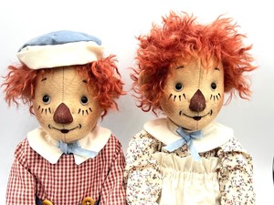 lot 599 image: Adorable Pair of Felt Raggedy Ann and Andy Dolls by Patty Gohman