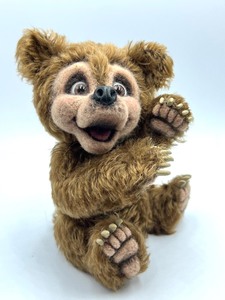 lot 596 image: Adorable Artisan Bear by Judi Paul - A Luxembear by Judi Paul