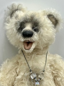 lot 621 image: Colorful Artisan Kissing Bear by Ellen Kislingbury