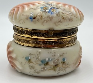 lot 617 image: Antique C. F. Monroe Wave Crest Vanity Jar