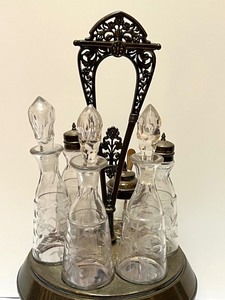 lot 614 image: Antique Lovely Cruet Set