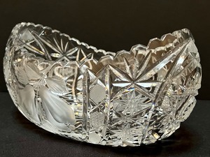 lot 641 image: Beautiful Vintage Cut Crystal Basket Bowl