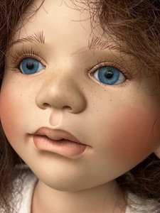 lot 647 image: Artisan Doll by Berdine Creedy