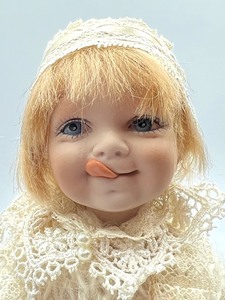 lot 645 image: Simply Adorable Arianna (Italian) Doll