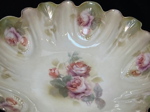 lot 672 image: Beautiful Floral Design Vintage RS Prussia China Bowl