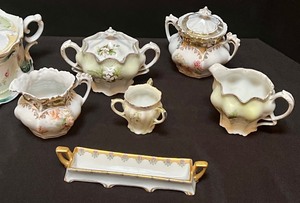 lot 670 image: Vintage China Pieces including RS Prussia