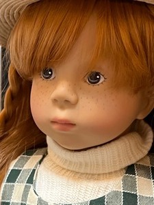 lot 722 image: Gotz Ludmilla German Doll
