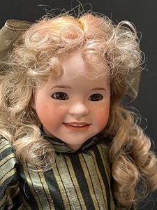 lot 712 image: Wendy Lawton Doll Yes, Virginia