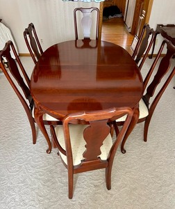 lot 677 image: Gorgeous Cherry Dining Room Table and Six Chairs