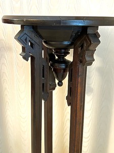 lot 764 image: Antique Victorian Pedestal Plant Stand