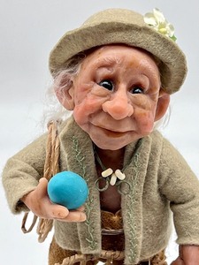 lot 761 image: Adorable Egg Thief Doll by Annie Wahl