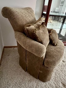lot 763A image: Beautifully Upholstered Chair