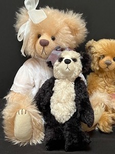 lot 760 image: Four Long Long Ago Teddy Bears