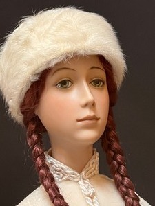 lot 757 image: Elegantly Designed Ice Skating Figurine Doll - European Artisan Doll