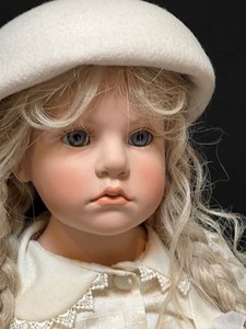 lot 759 image: Waltershausers Puppenmanufaktur Hildegard Gunzel Bambina-Bella Doll