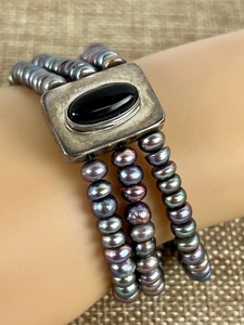 lot 747 image: Triple Strand Pearl and Onyx Bracelet