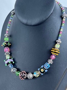 lot 740 image: Colorful Beaded Jewelry Ensemble