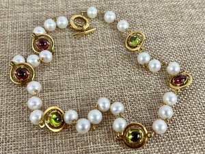 lot 708 image: Lovely Costume Jewelry Necklace