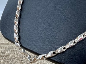 lot 737 image: Lovely Sterling Chain
