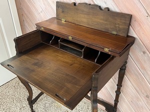 lot 683 image: Vintage Petite Writing Desk