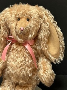 lot 688 image: Artisan Created Jointed Rabbit Figurine by Linda Mueller