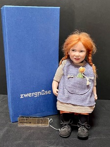lot 731 image: Zwerganase Doll Lotje