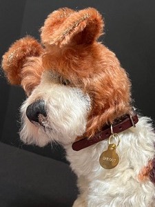 lot 698 image: Sprout the Adorable Dog Figurine