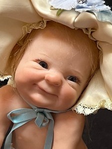 lot 699 image: Laura Lee Waubach Seated Baby Doll