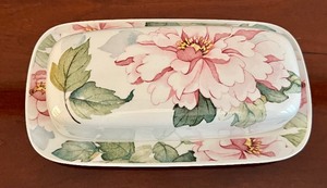 lot 781 image: Johnson Brothers Katherine Pattern Covered Butter Dish